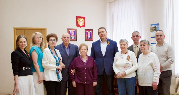 В преддверии Дня Великой Победы – главного праздника, объединяющего поколения, состоялась встреча главного врача с ветеранами-медиками Александро-Мариинской областной клинической больницы