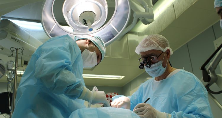 В Астрахани провели операцию по спасению мозга от инсульта